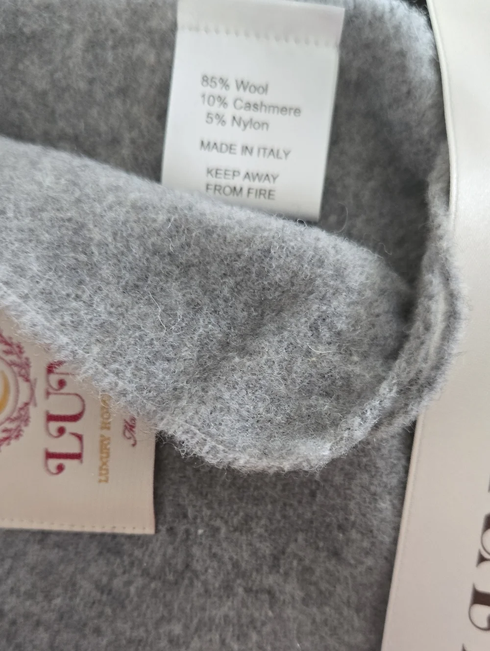 LUNA Made In Italy Luxury Cashmere Throw